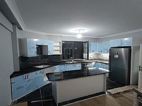 L Tipi Mutfaklarda Ada Tezgah ile Uyumlu Dolap Tasarımları